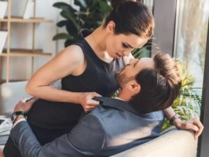 Read more about the article DATING COWORKERS GETS YOU FIRED? HERE ARE SOME TIPS ON DATING IN THE WORKPLACE~